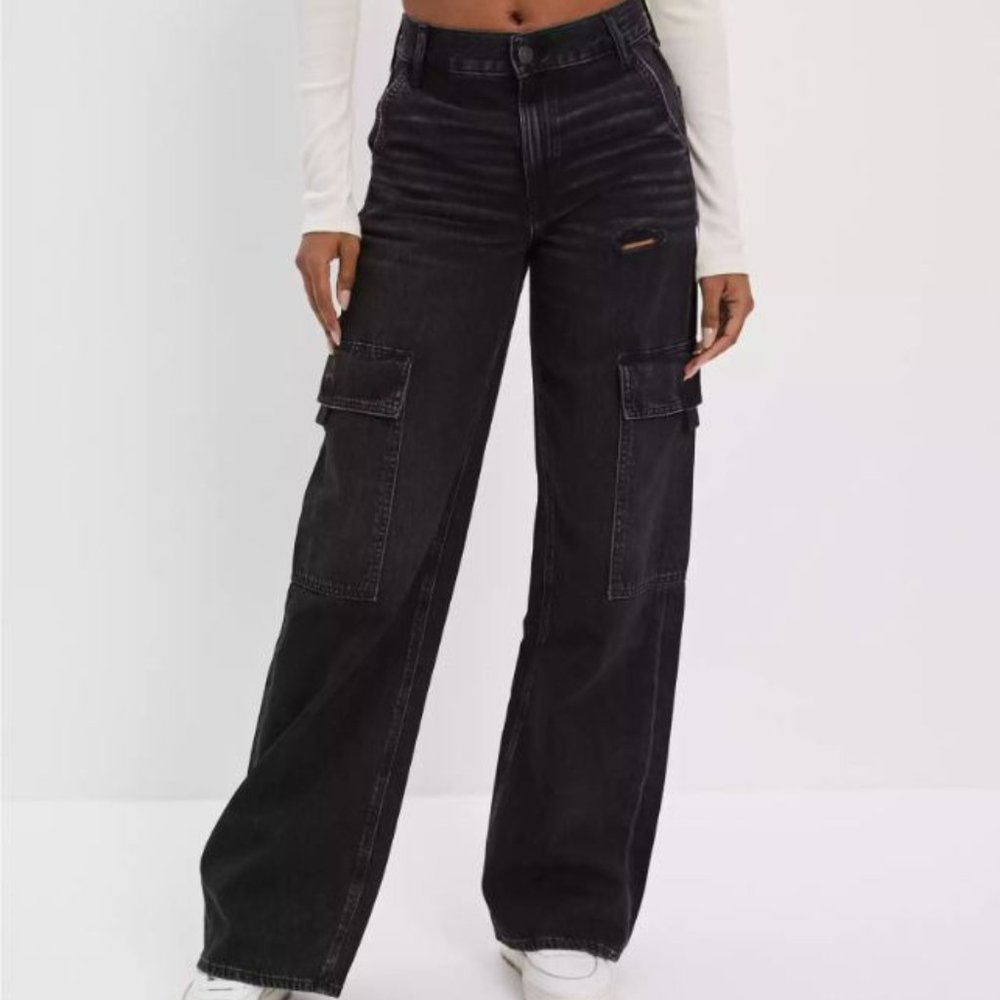 American Eagle AE Super High-Waisted Cargo Baggy Wide-Leg Jean